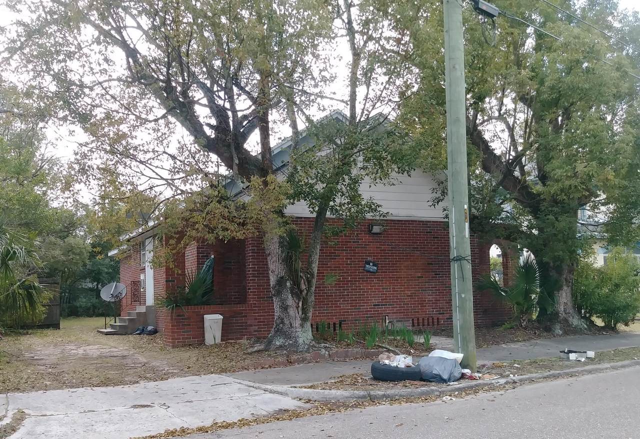 416 25TH St - Photo 1