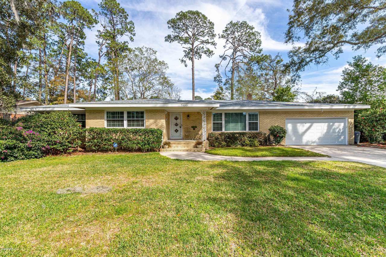 7033 Catalonia Ave - Photo 1