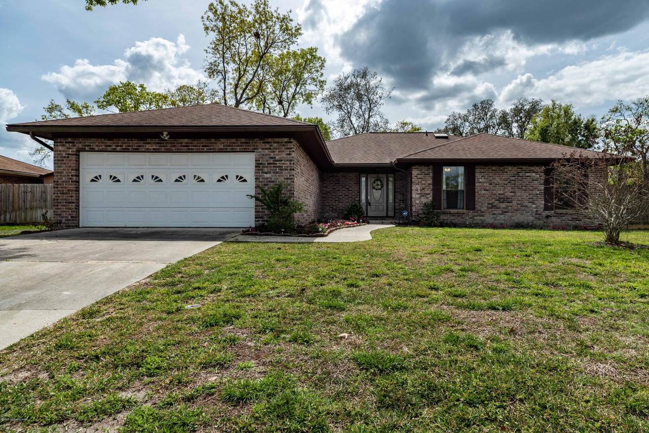 2640 Sandlewood Cir - Photo 1