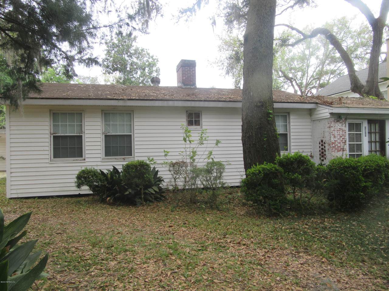 1410 Redbud Ln - Photo 1
