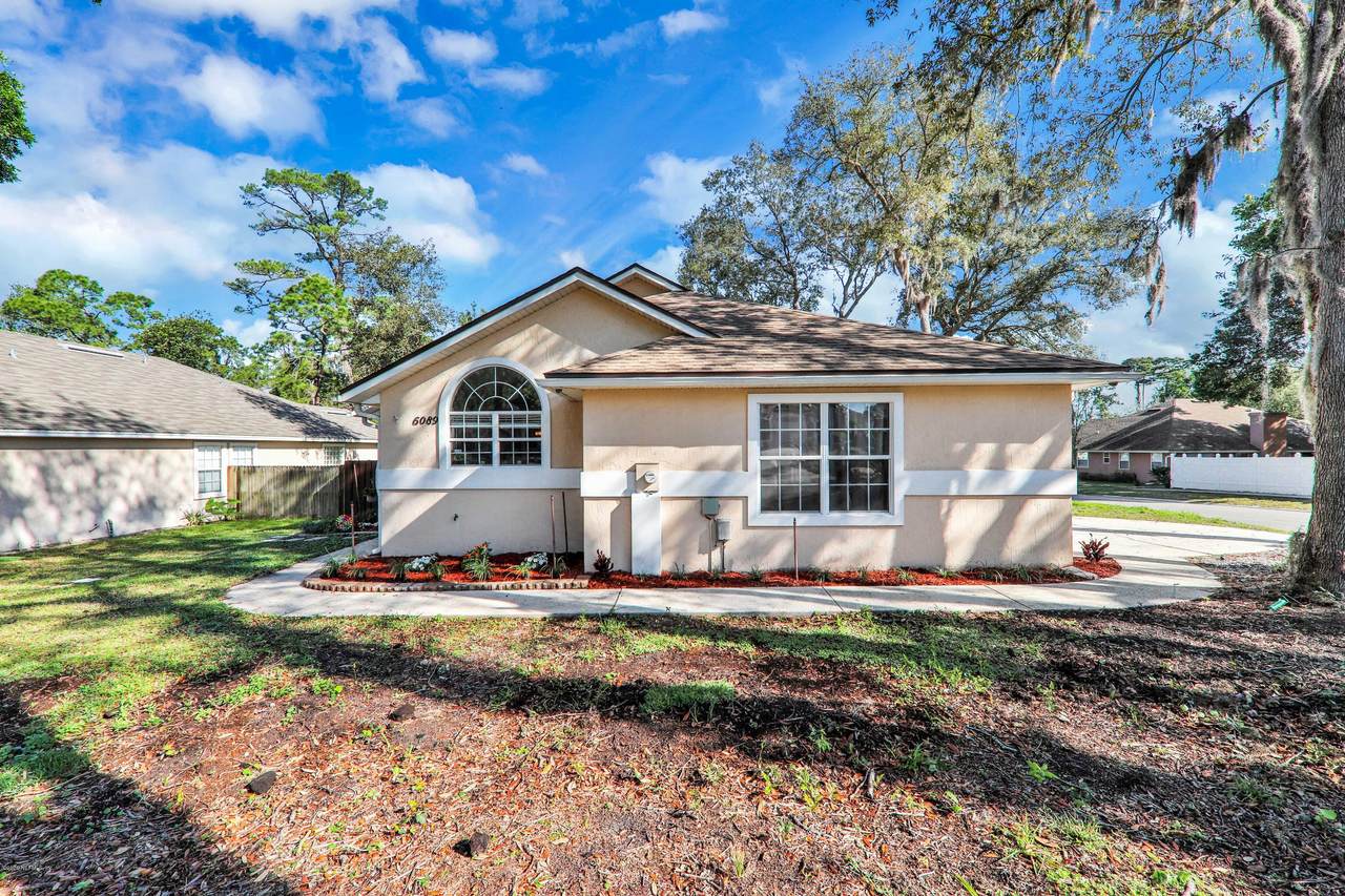 6089 Winding Bridge Dr - Photo 1