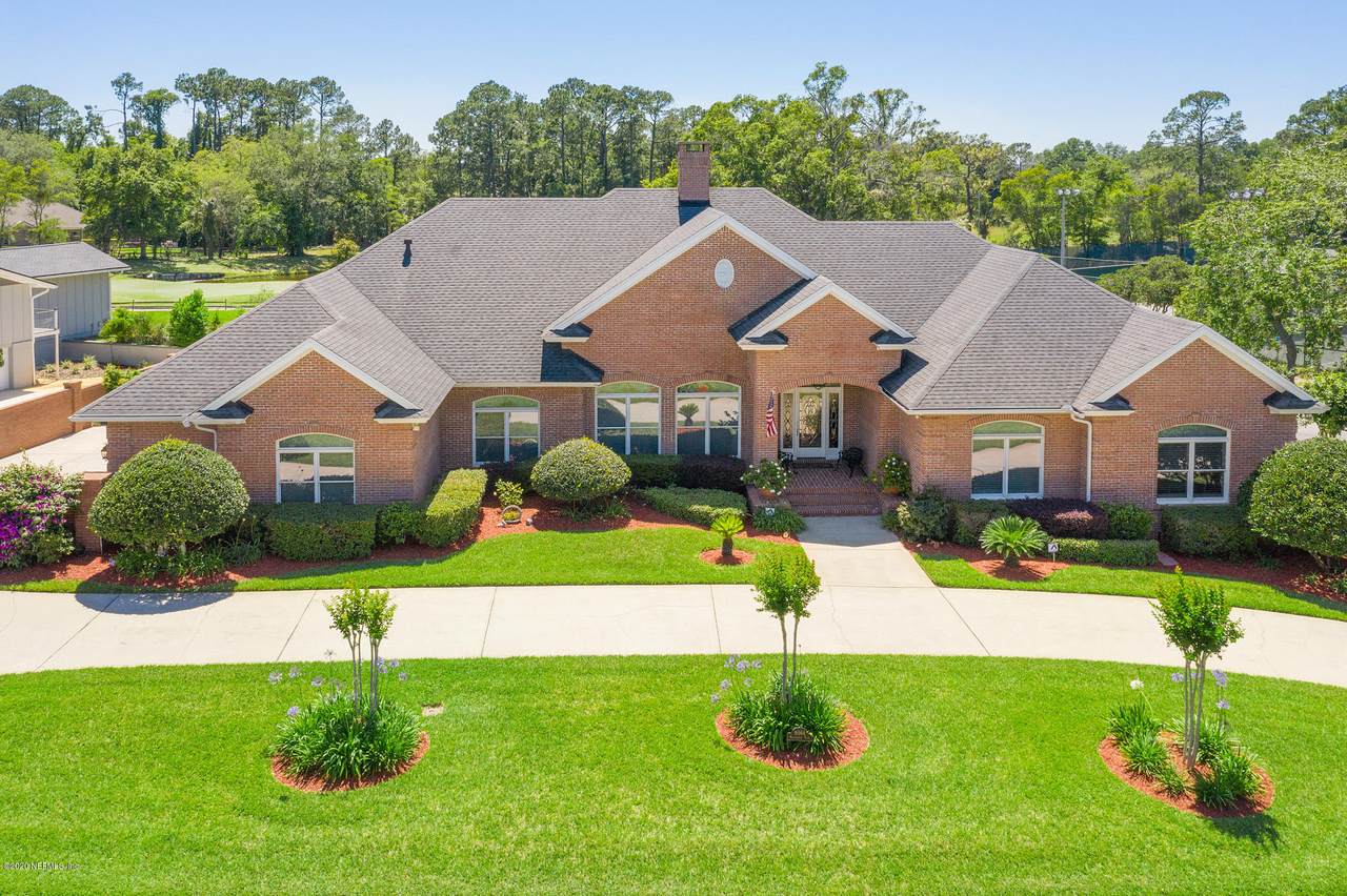 8064 Hollyridge Rd - Photo 1