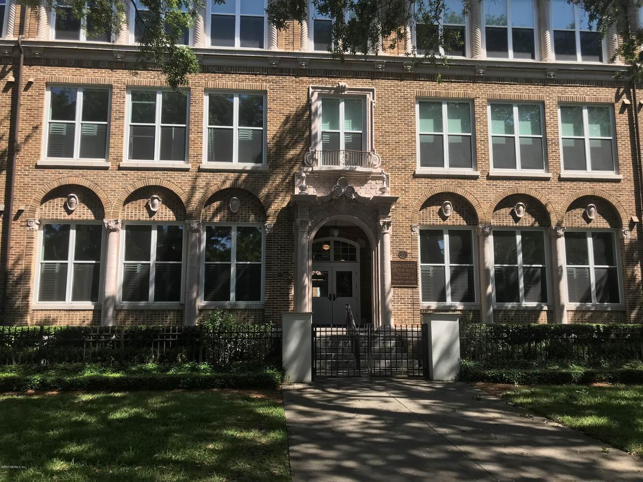 2525 College St - Photo 1