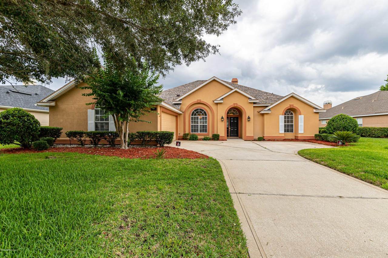 563 Oakmont Dr - Photo 1