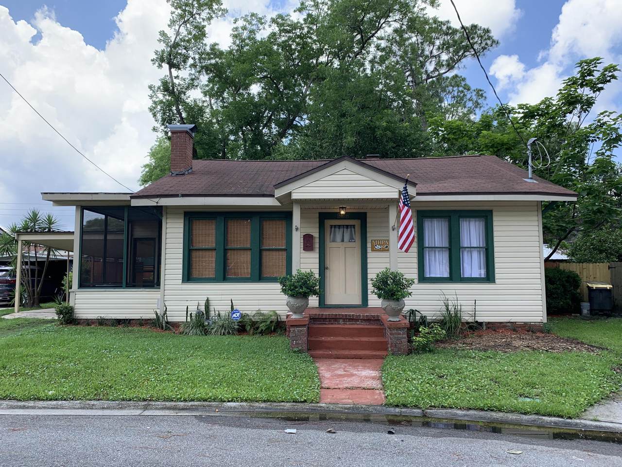 916 Jasmine Pl - Photo 1