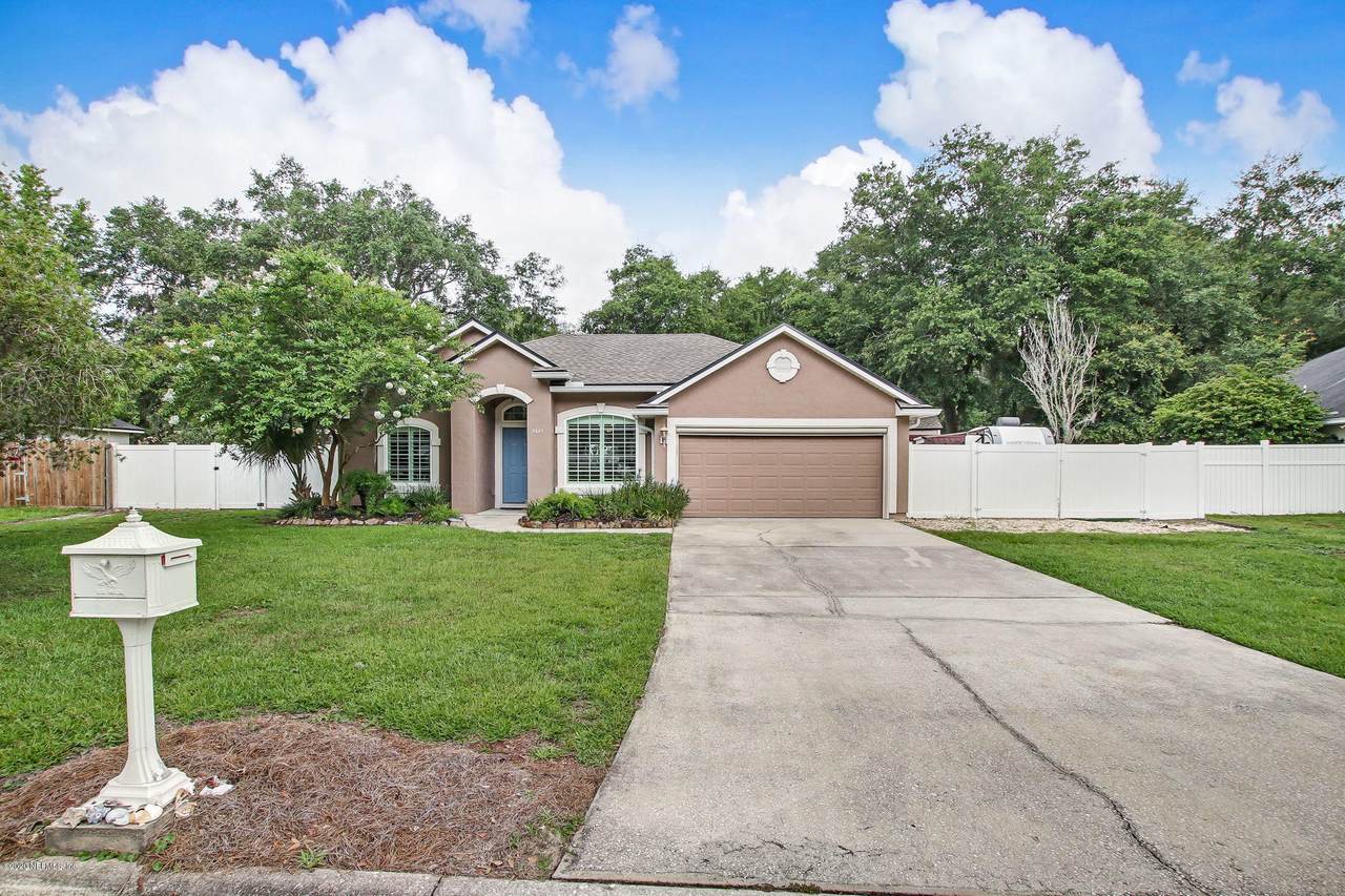 8643 Fieldstone Dr - Photo 1