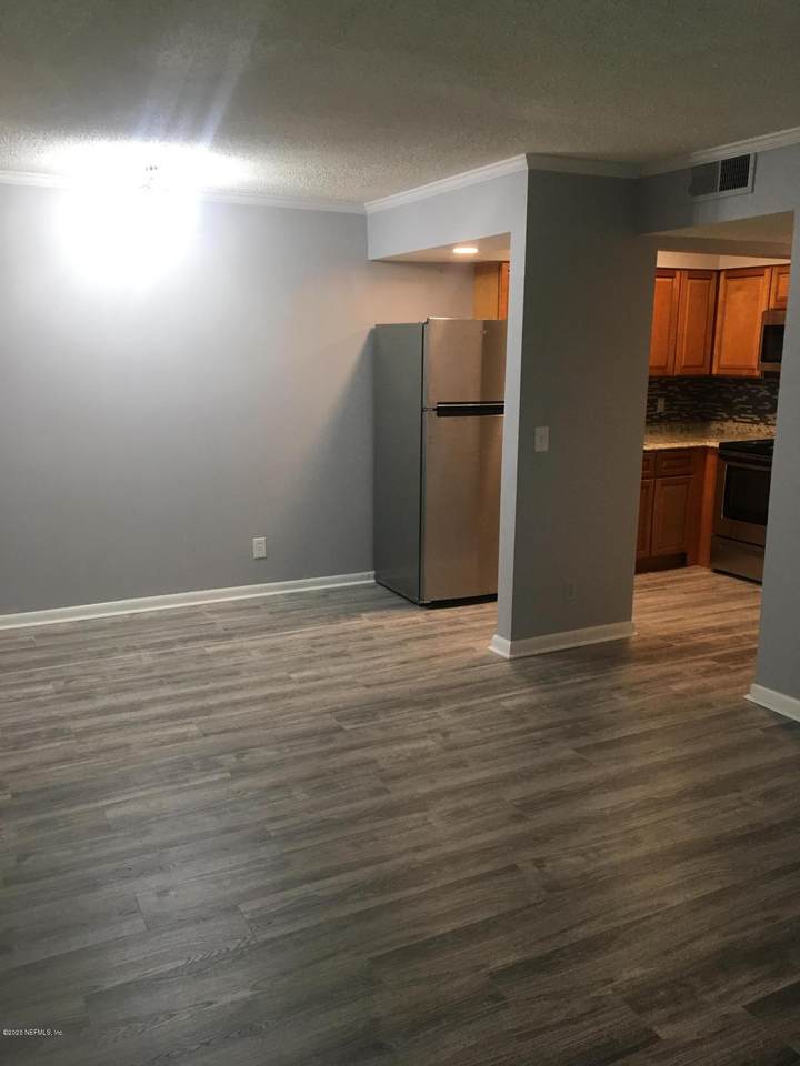 3307 Mayflower St - Photo 1