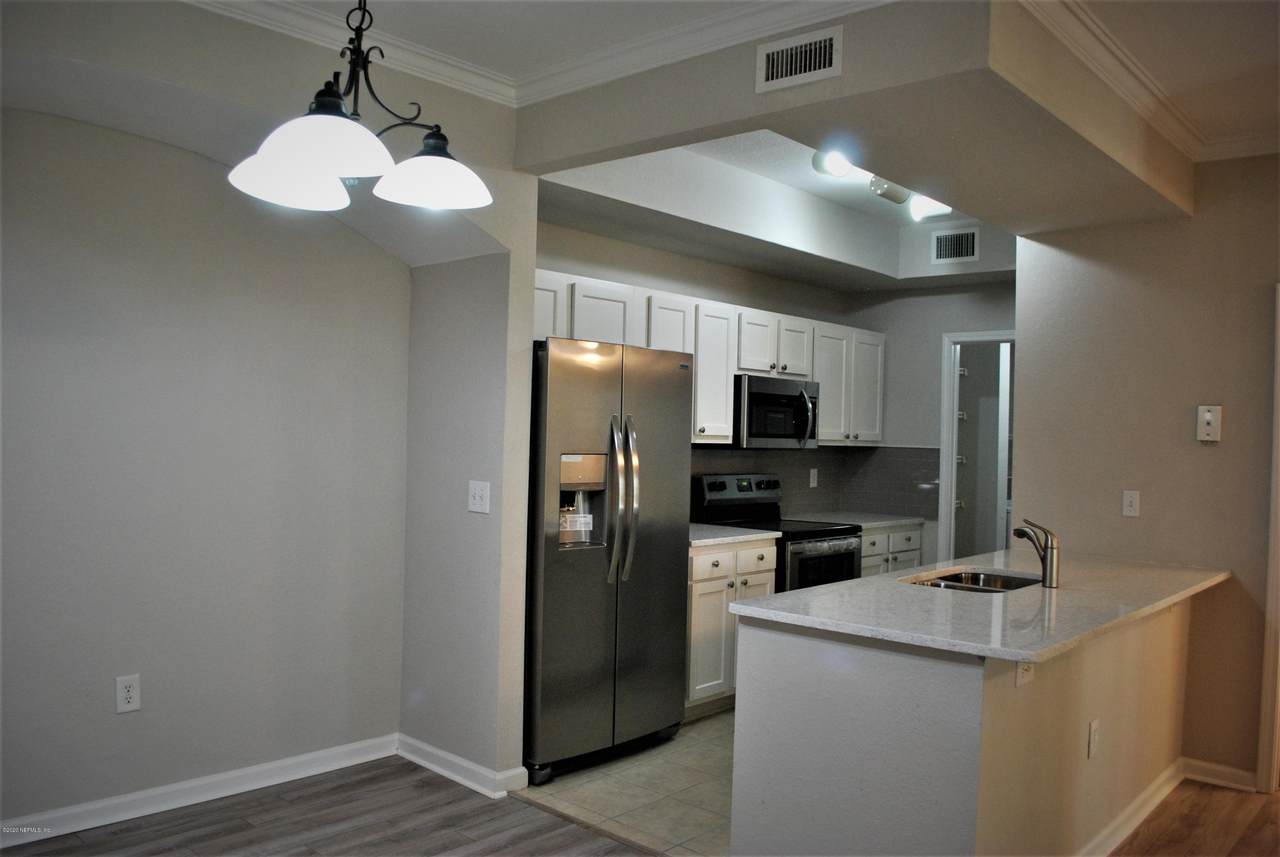10075 Gate Pkwy - Photo 1