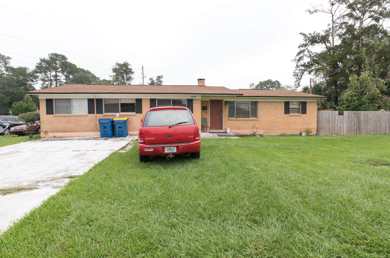 7819 Lake Park Dr - Photo 1