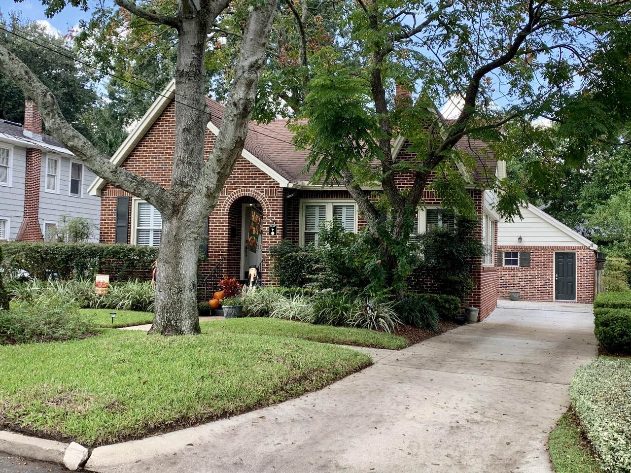 1301 Avondale Ave - Photo 1
