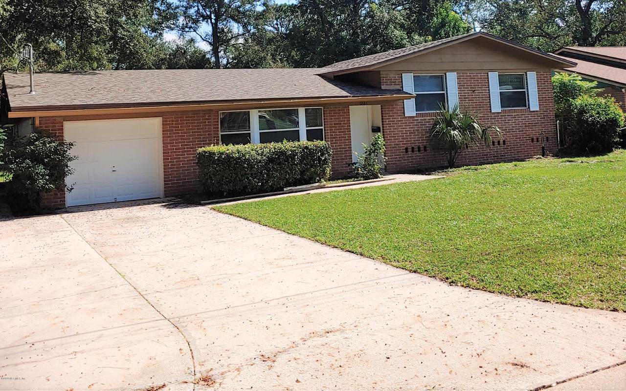 1261 Arlingwood Ave - Photo 1
