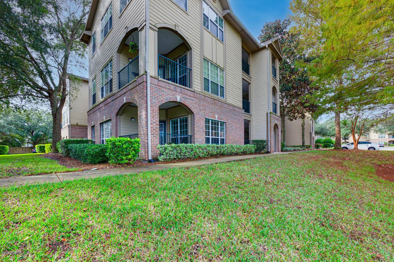 7800 Point Meadows Dr - Photo 1