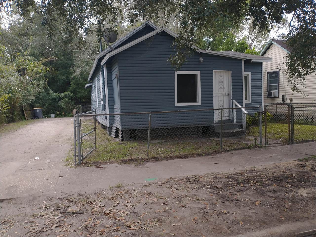 1716 2ND St - Photo 1