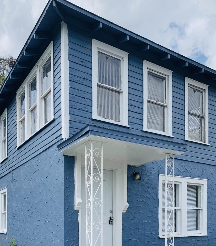 910 Tyler St - Photo 1