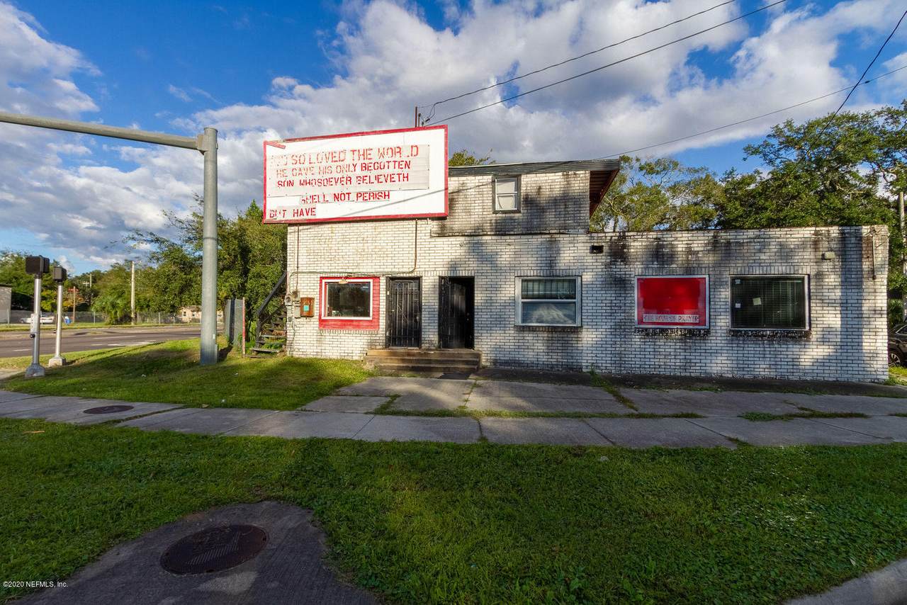 2905 Moncrief Rd - Photo 1