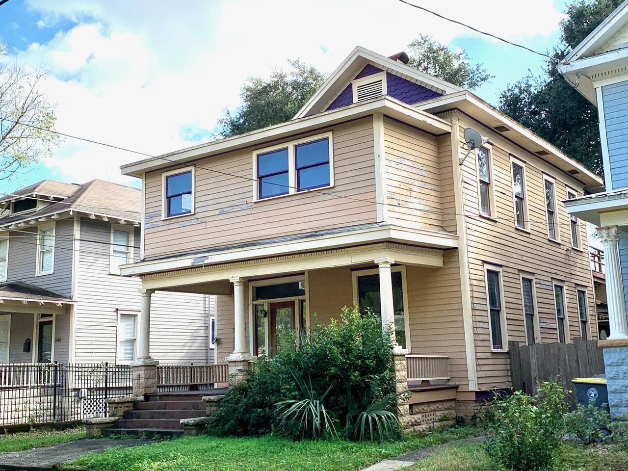 236 7TH St - Photo 1