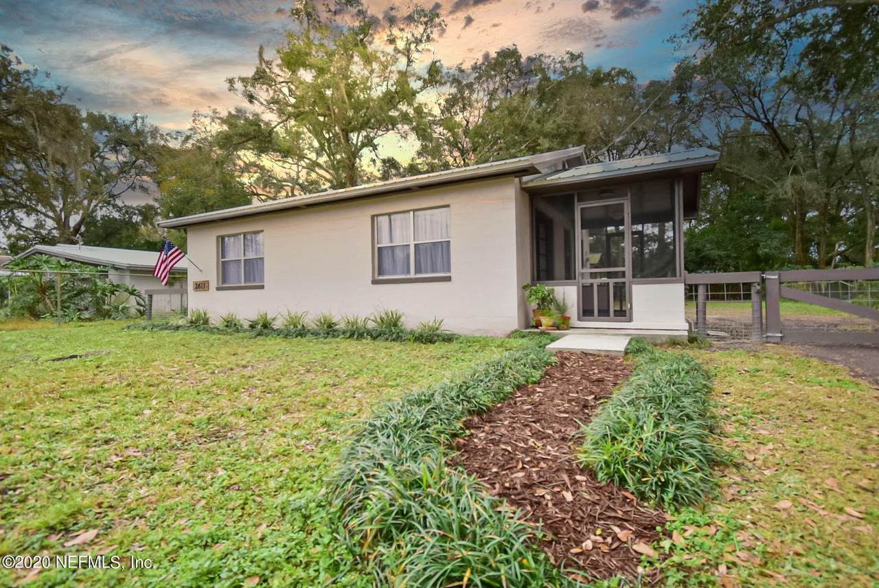 2611 Silver Lake Dr - Photo 1