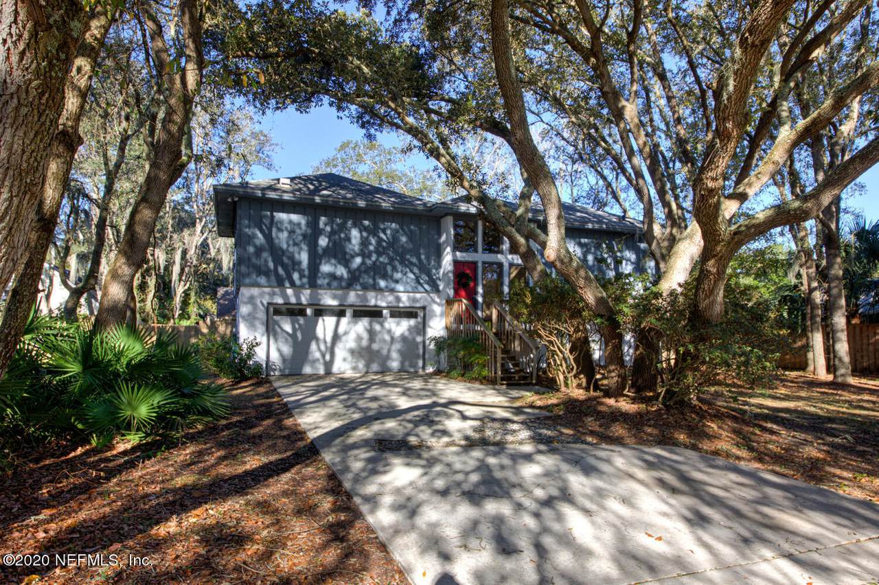1108 Hamlet Ln - Photo 1