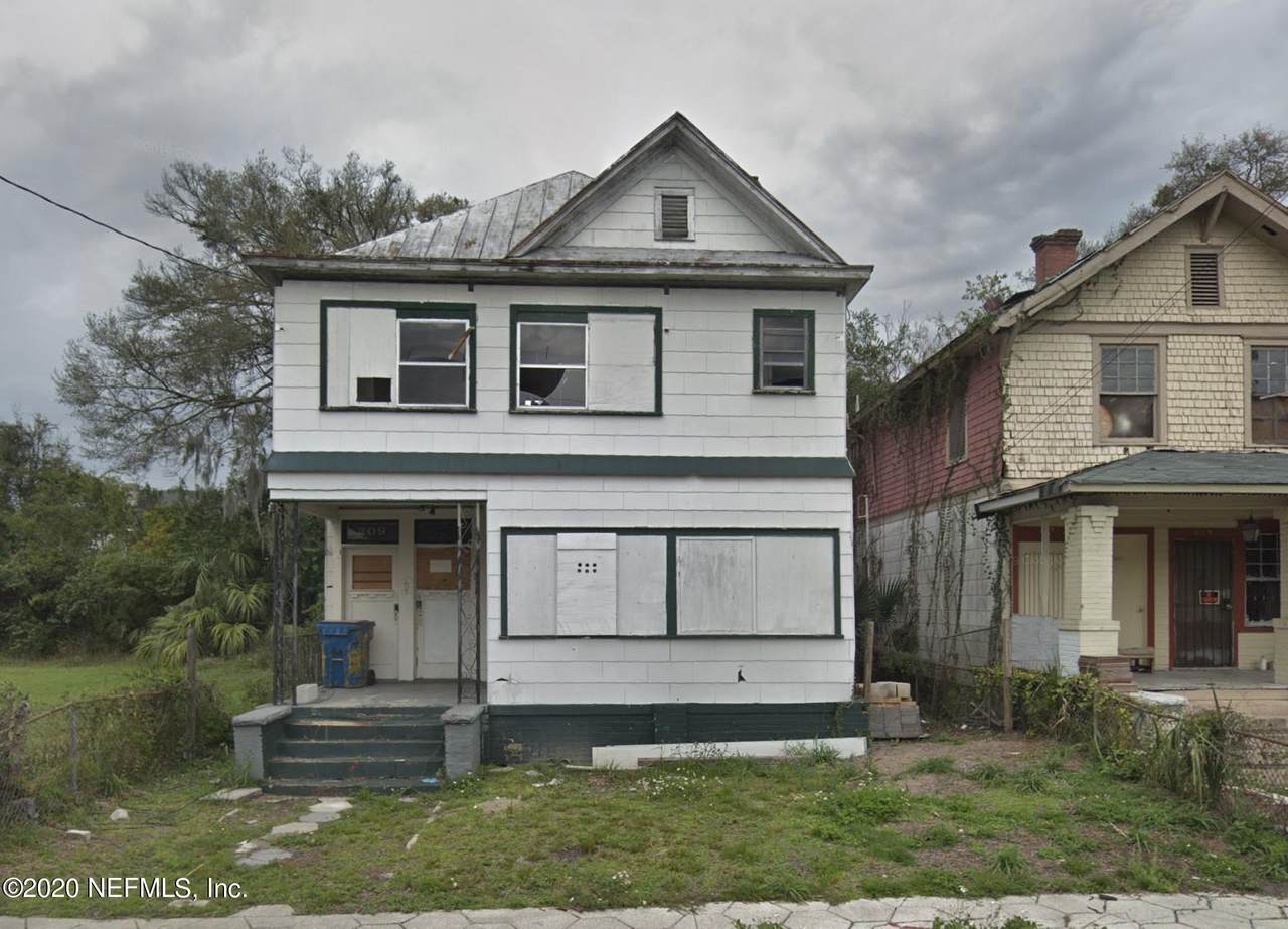 209 17TH St - Photo 1