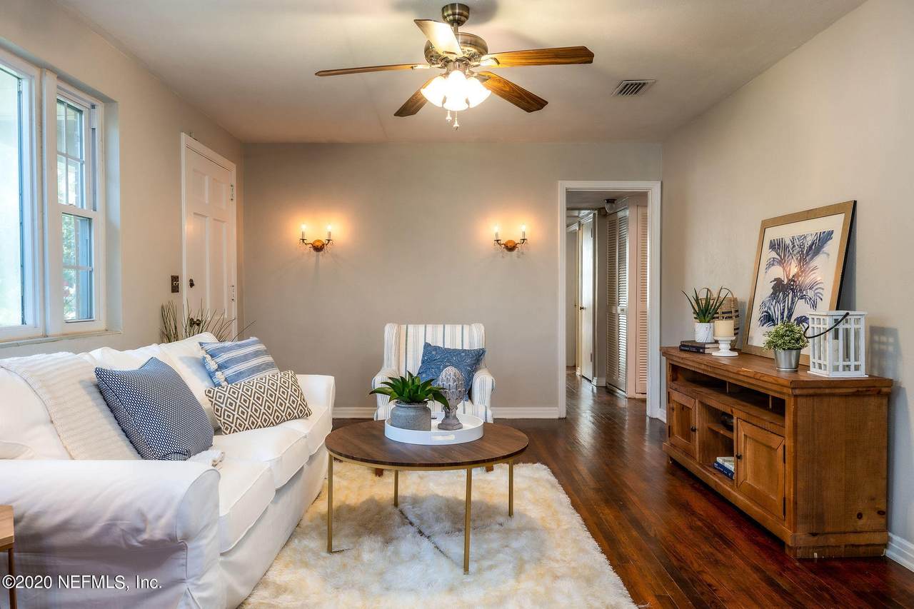 4504 Kingsbury St - Photo 1