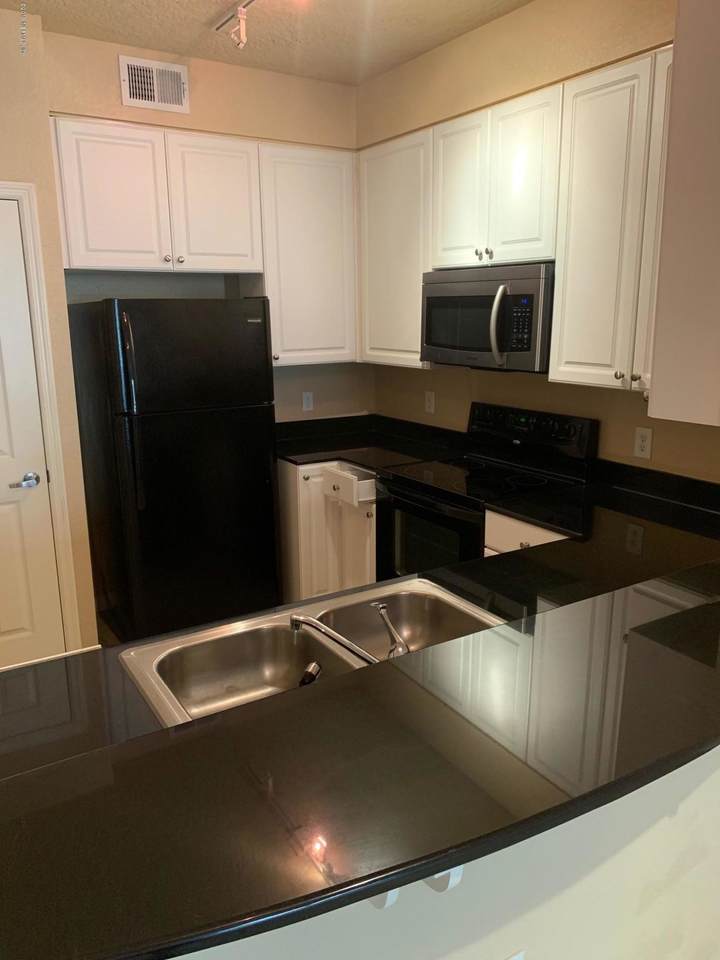 8539 Gate Pkwy - Photo 1