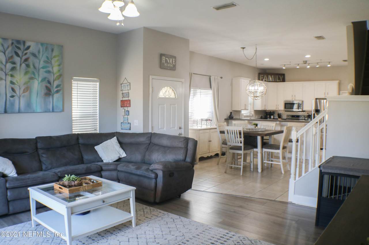 835 6TH Ave - Photo 1