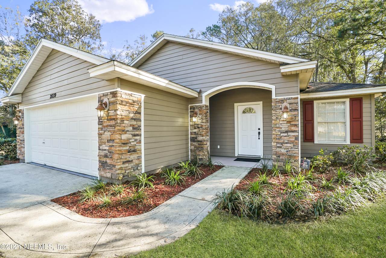 2039 Navaho Ave - Photo 1