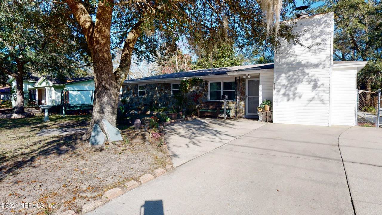 2867 Goldenrod Cir - Photo 1