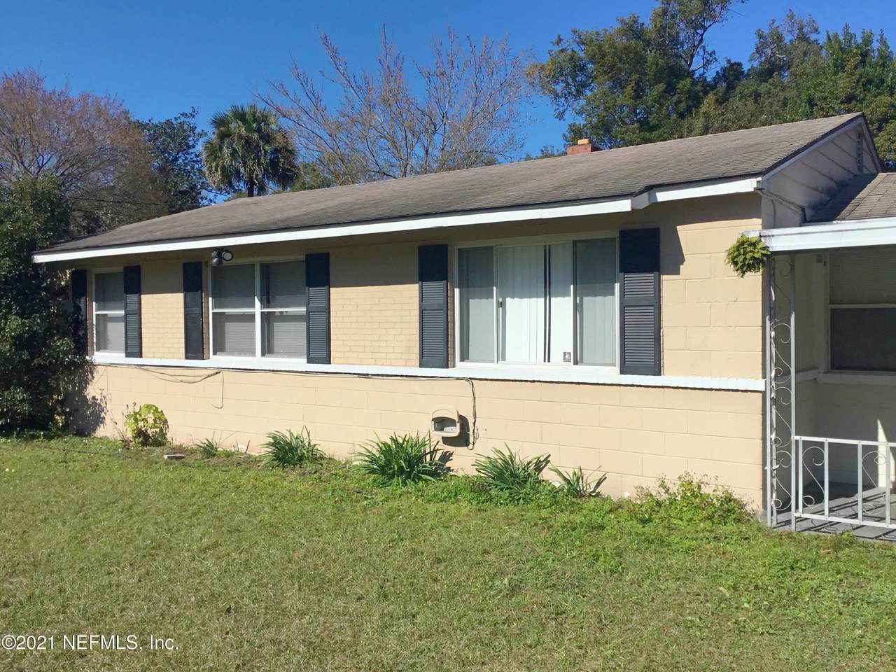 835 Gates St - Photo 1