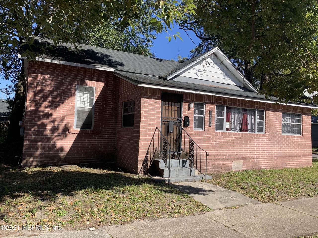 1737 2ND St - Photo 1