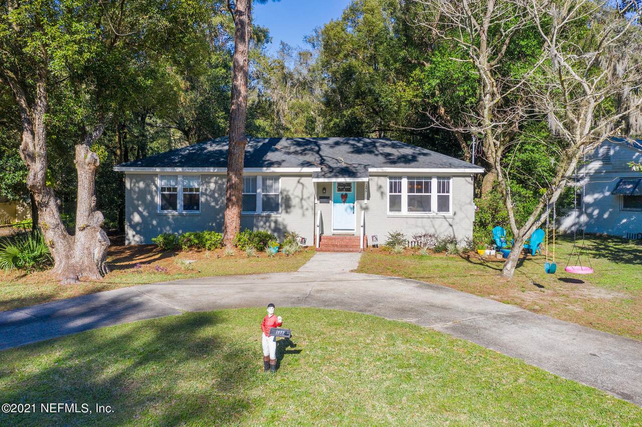 1577 Peachtree Cir - Photo 1