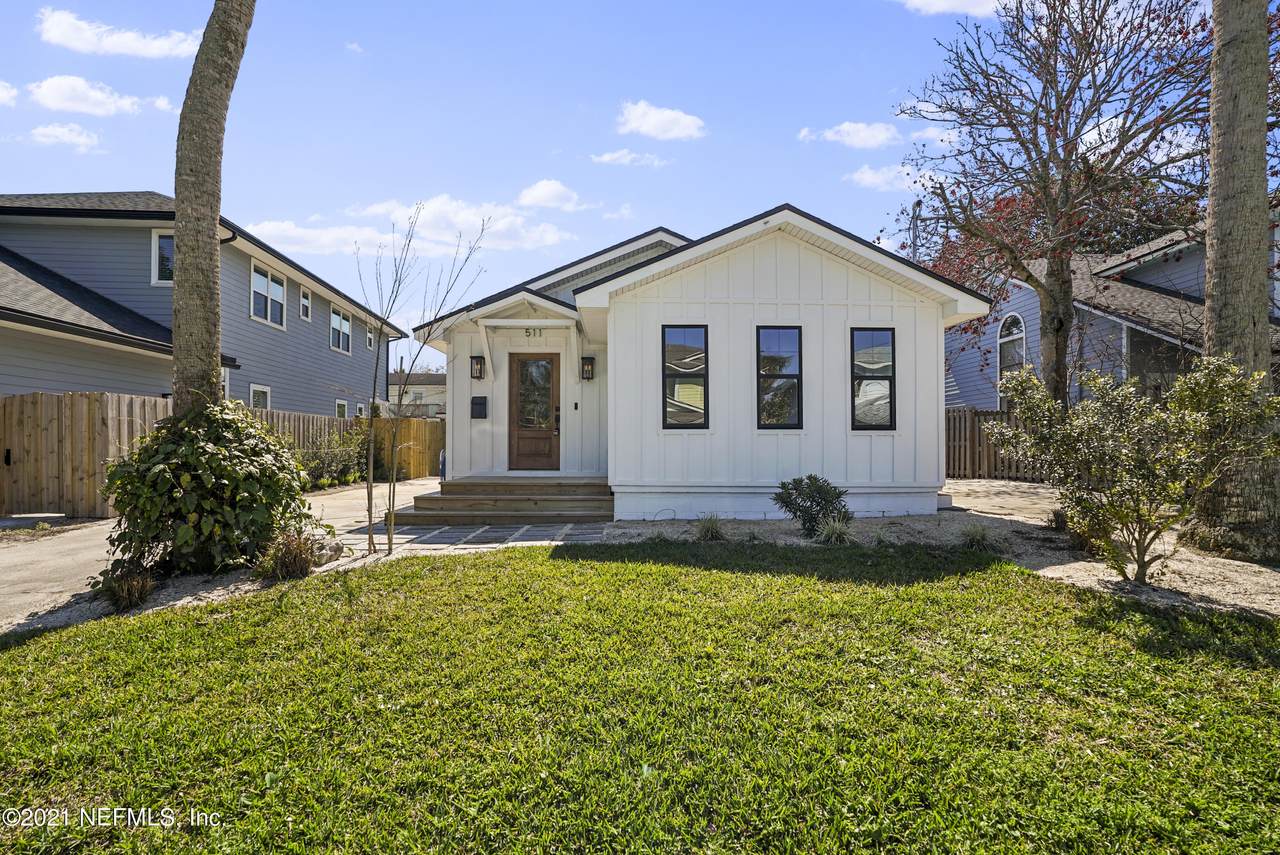 511 Oleander St - Photo 1
