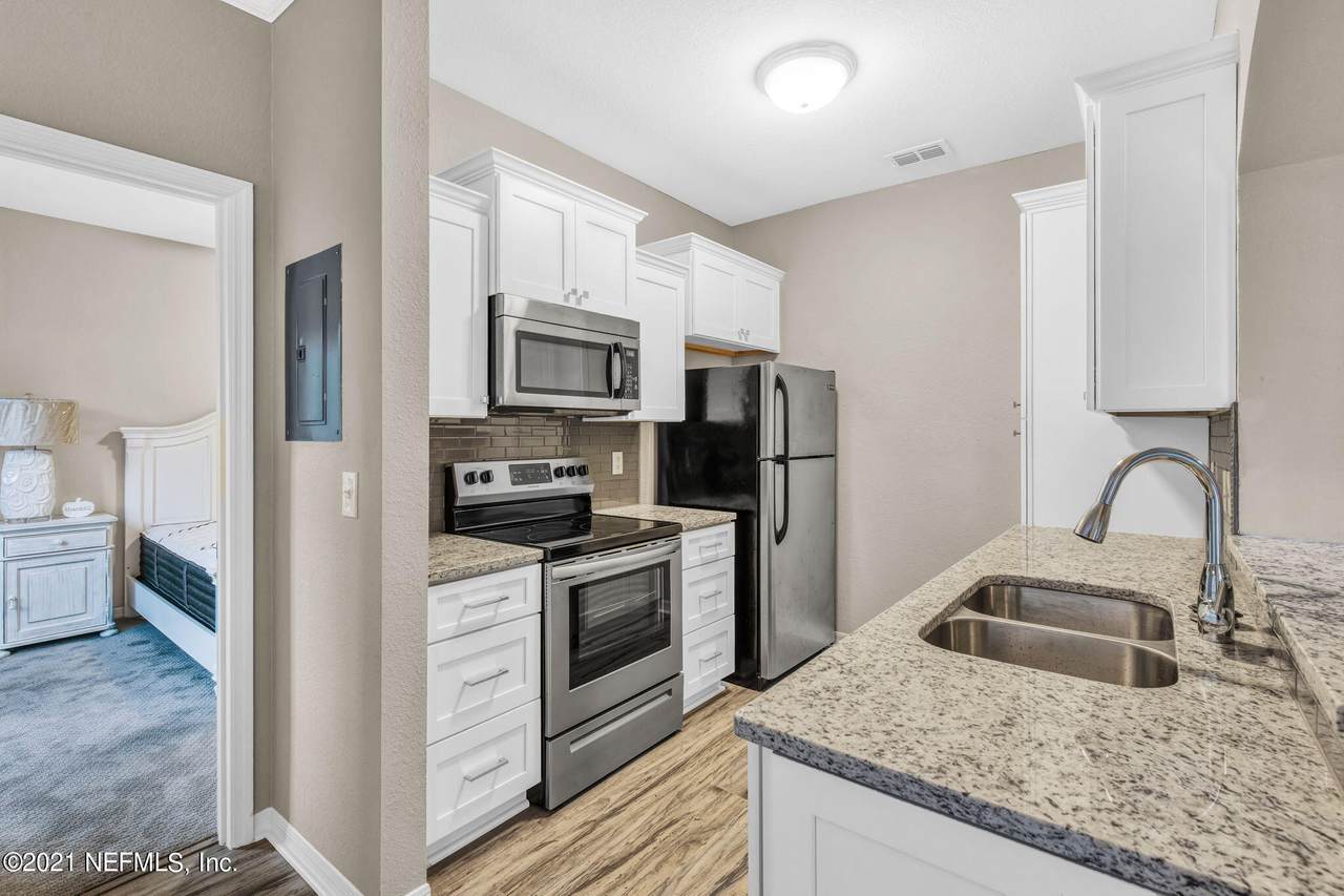 7800 Point Meadows Dr - Photo 1