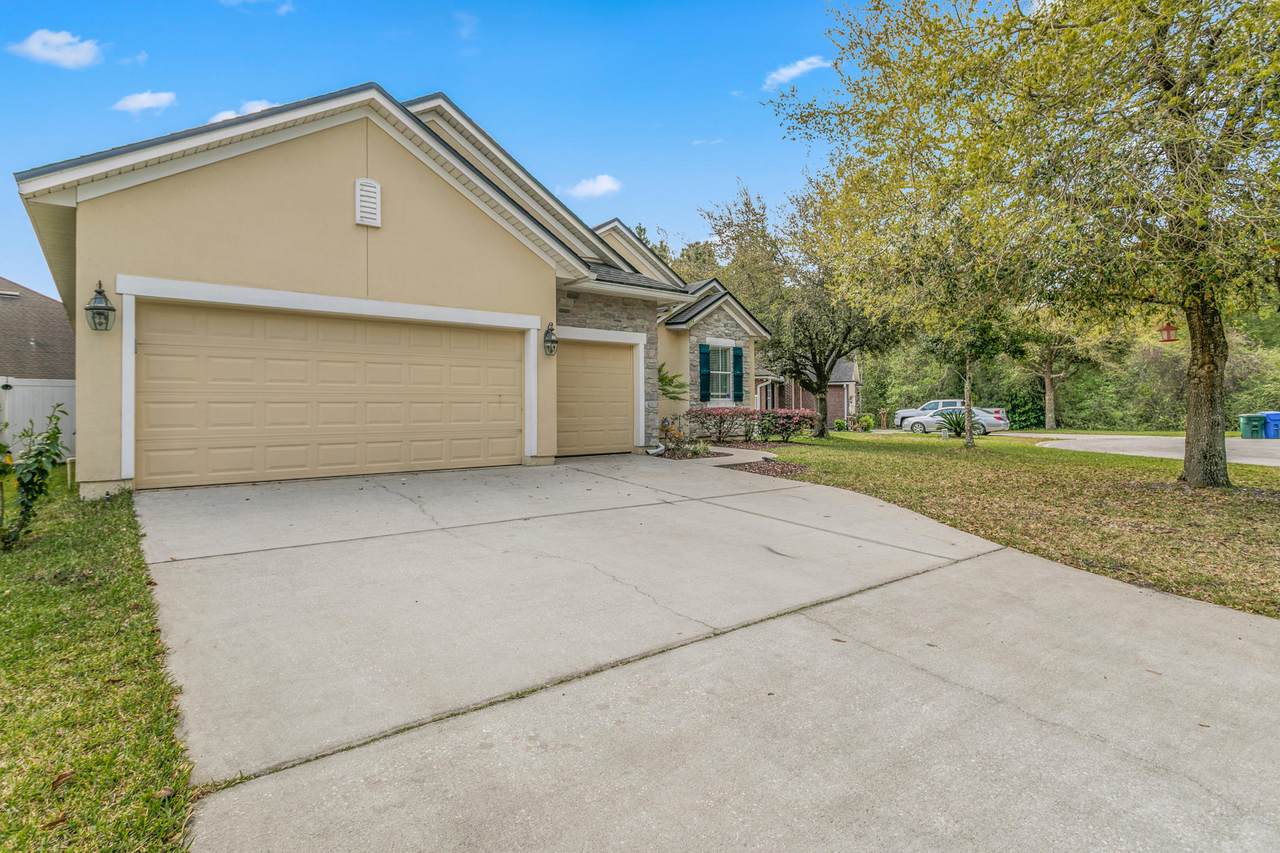 12112 Emerald Green Ct - Photo 1