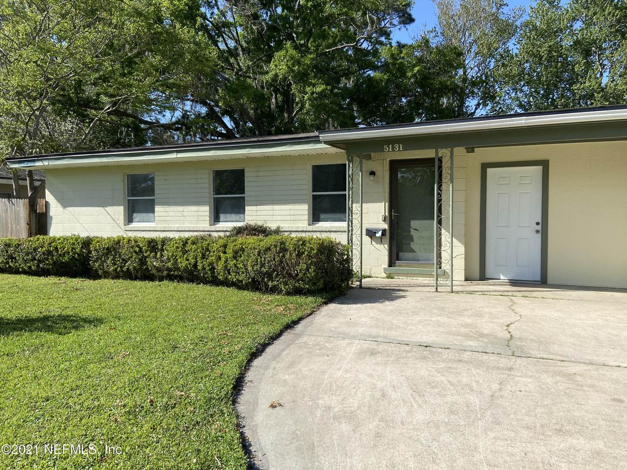 5131 Woodcrest Rd - Photo 1
