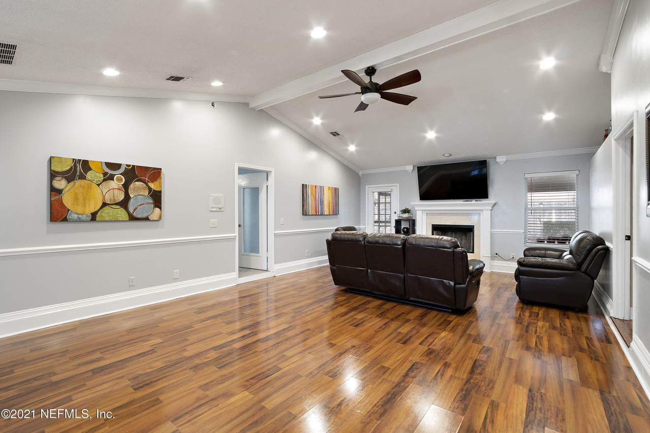3259 Glendyne Dr - Photo 1