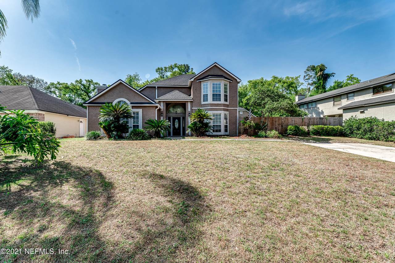 8613 Royalwood Dr - Photo 1