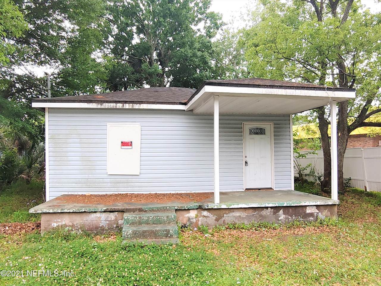 1420 33RD St - Photo 1