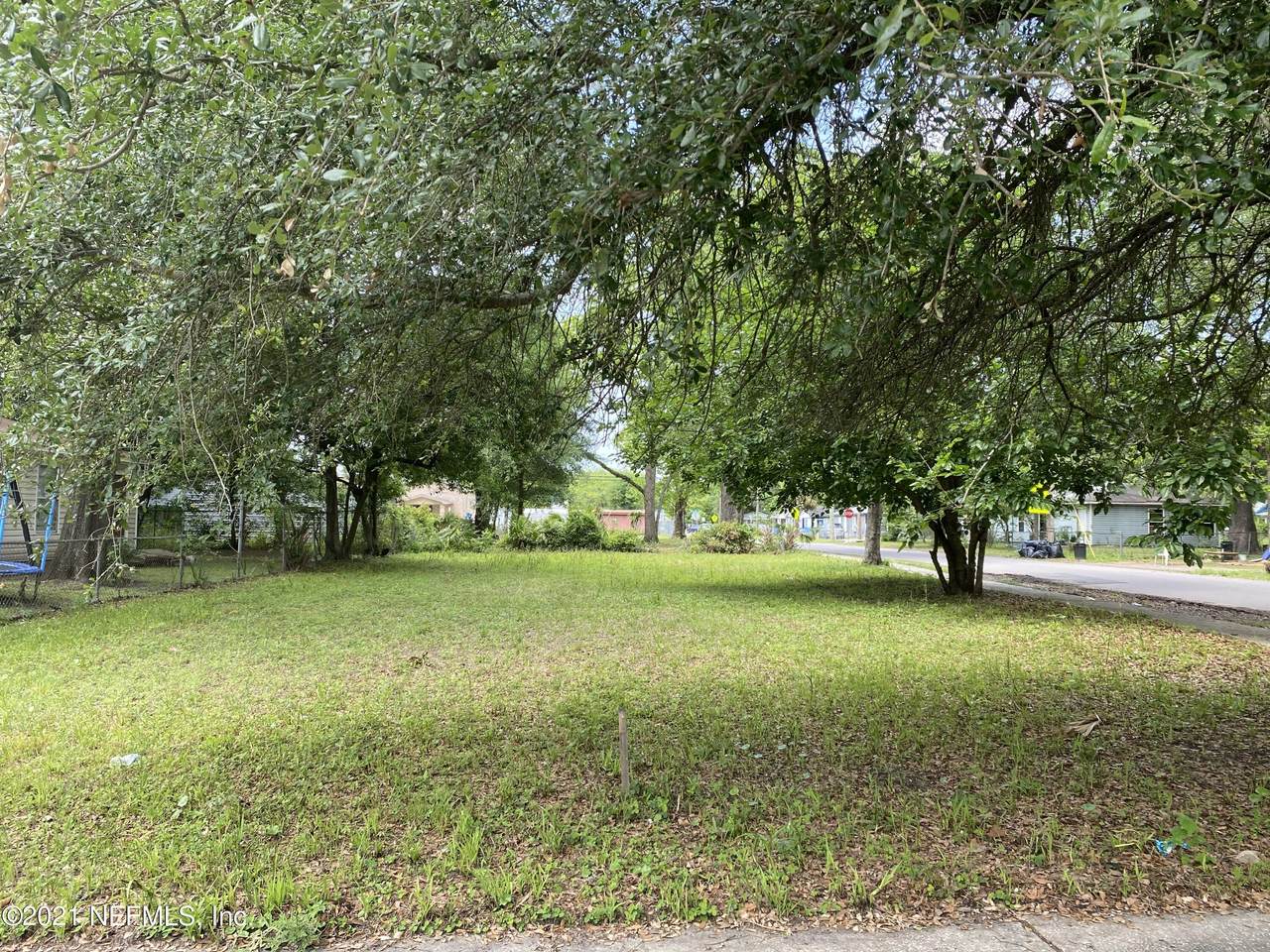 1743 Broadway Ave - Photo 1