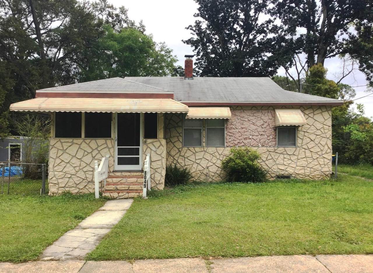 8049 Paul Jones Dr - Photo 1