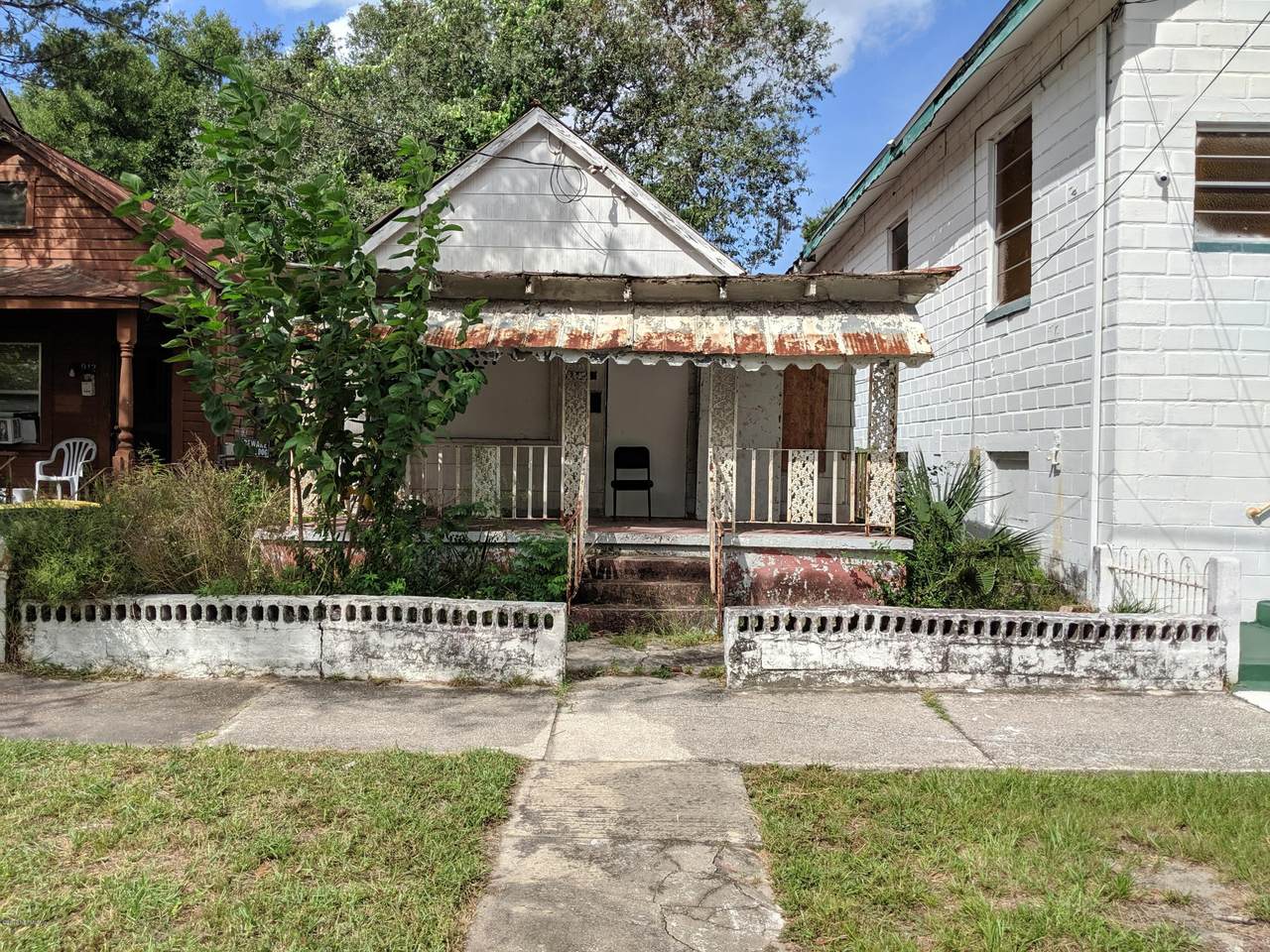 914 Ionia St - Photo 1