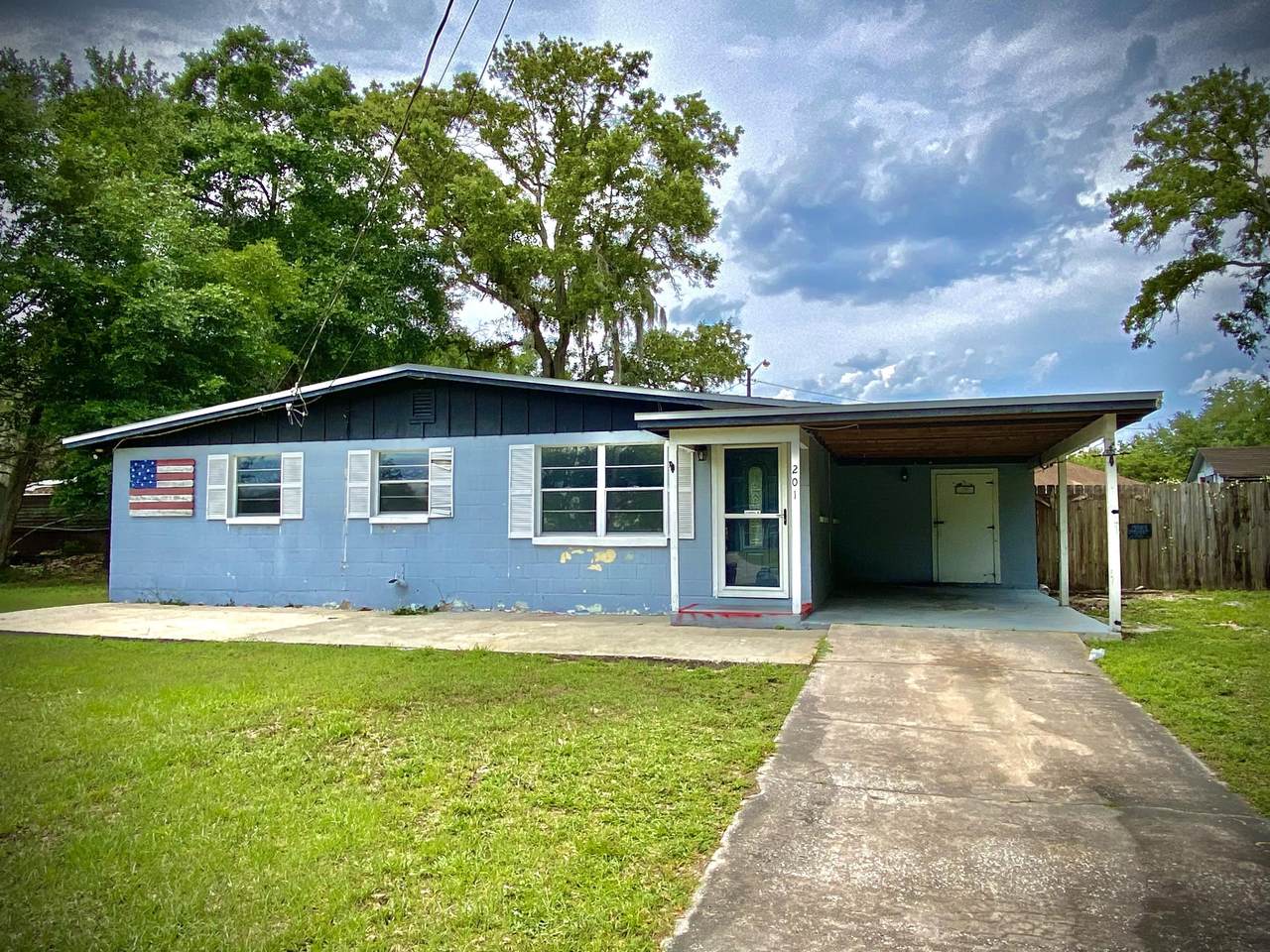201 Hilltop Dr - Photo 1
