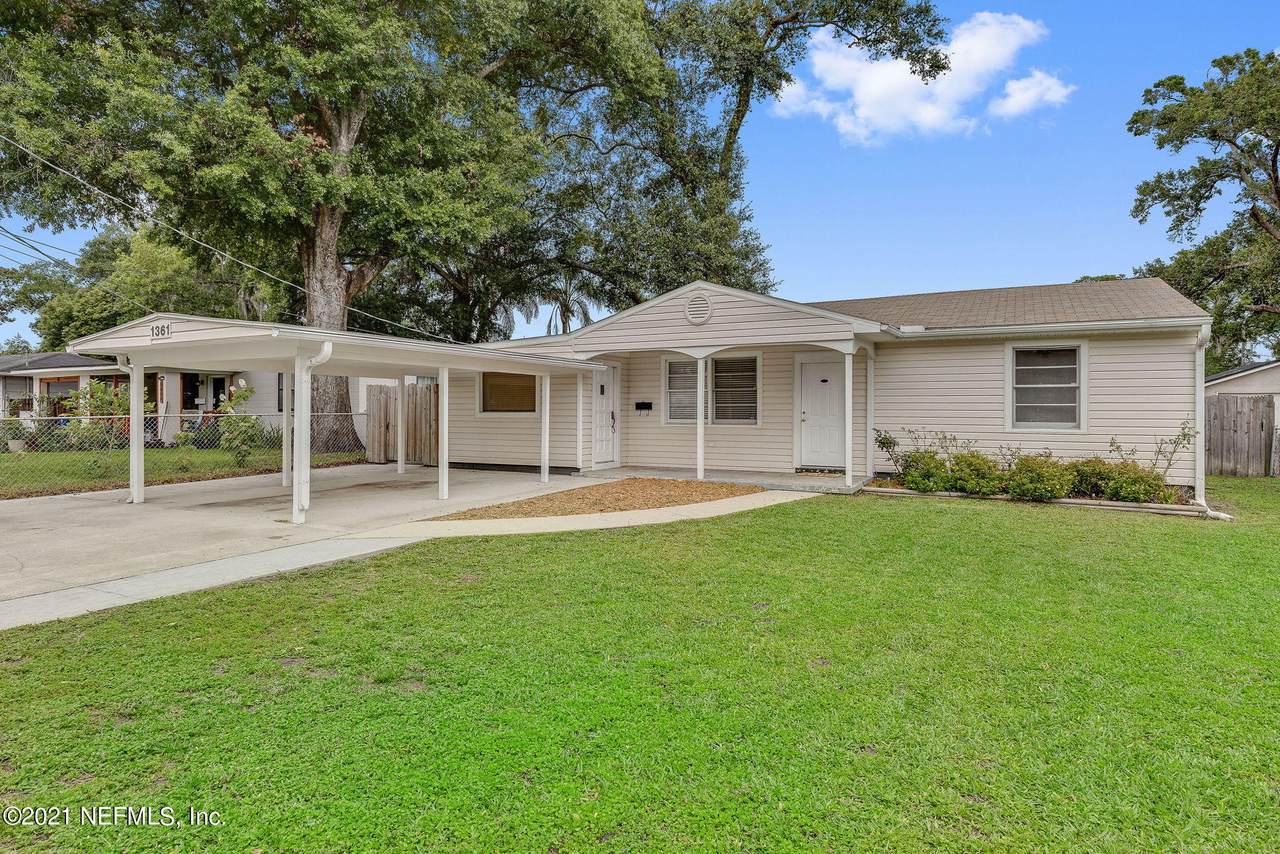 1361 Hollyhock Cir - Photo 1