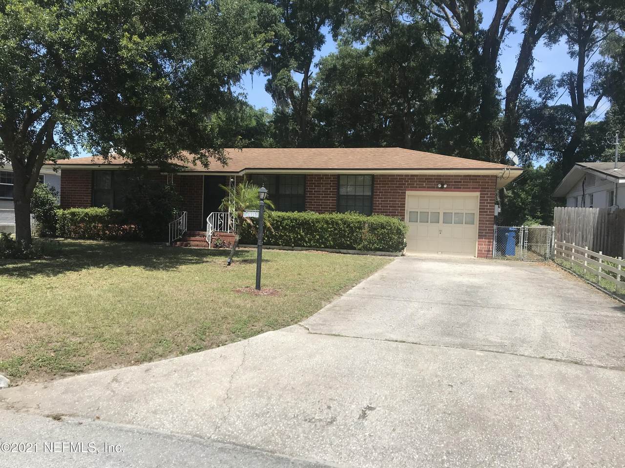 1411 Magnolia Cir - Photo 1