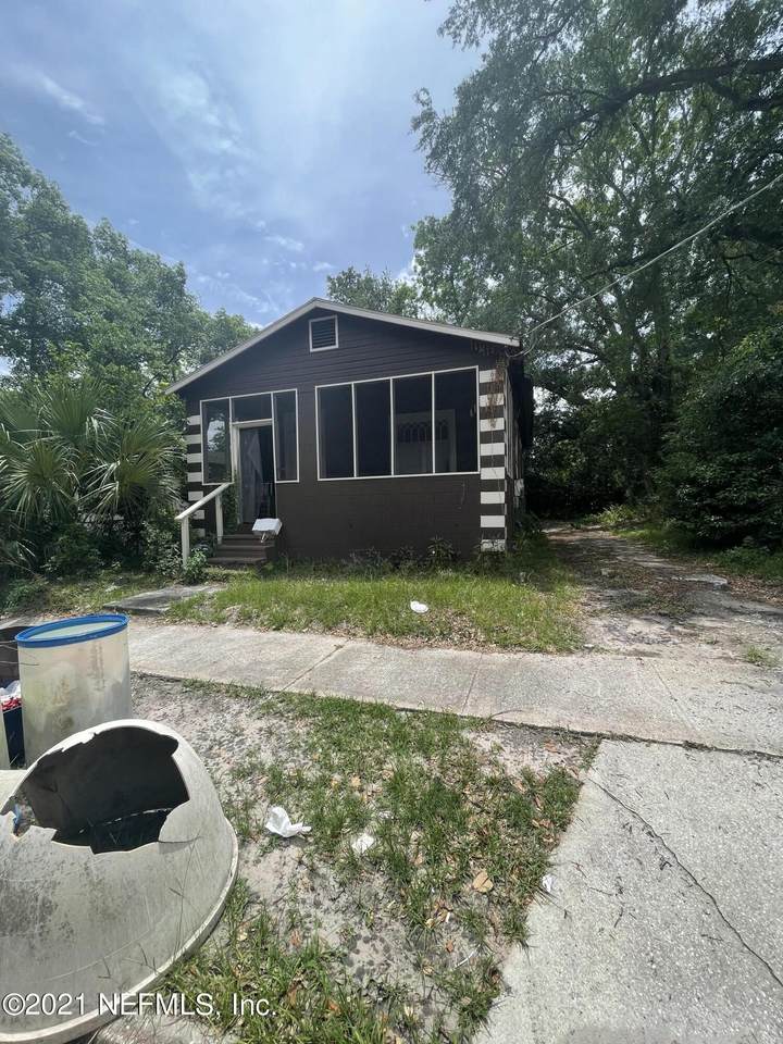 1204 29TH St - Photo 1