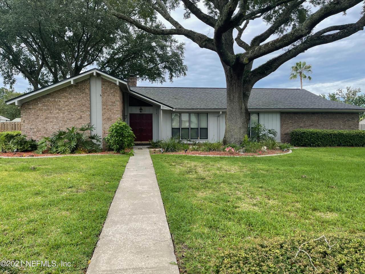 319 Devonshire Ln - Photo 1