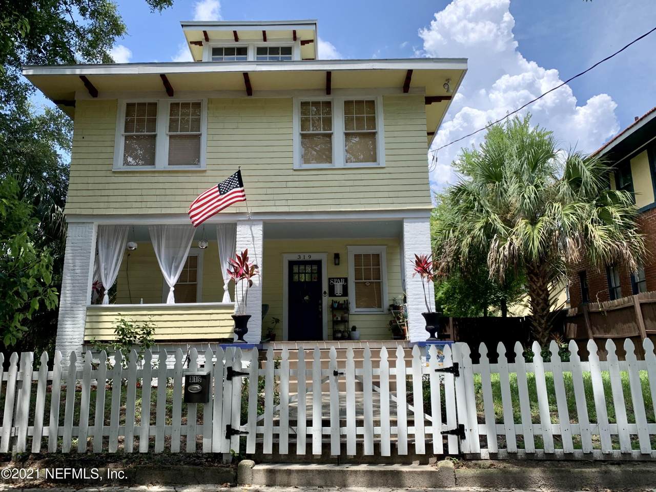 319 10TH St - Photo 1