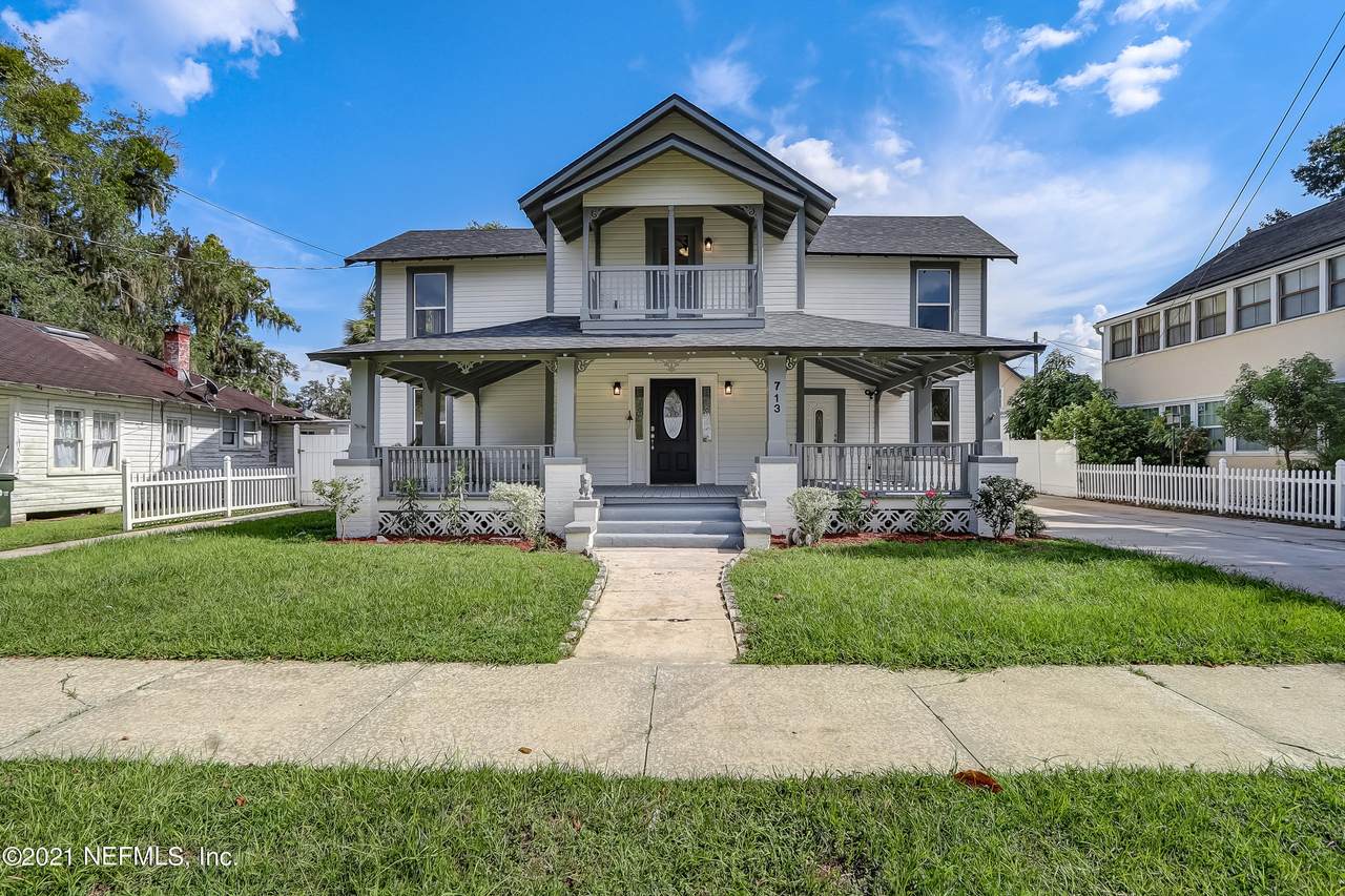 713 Spring St - Photo 1