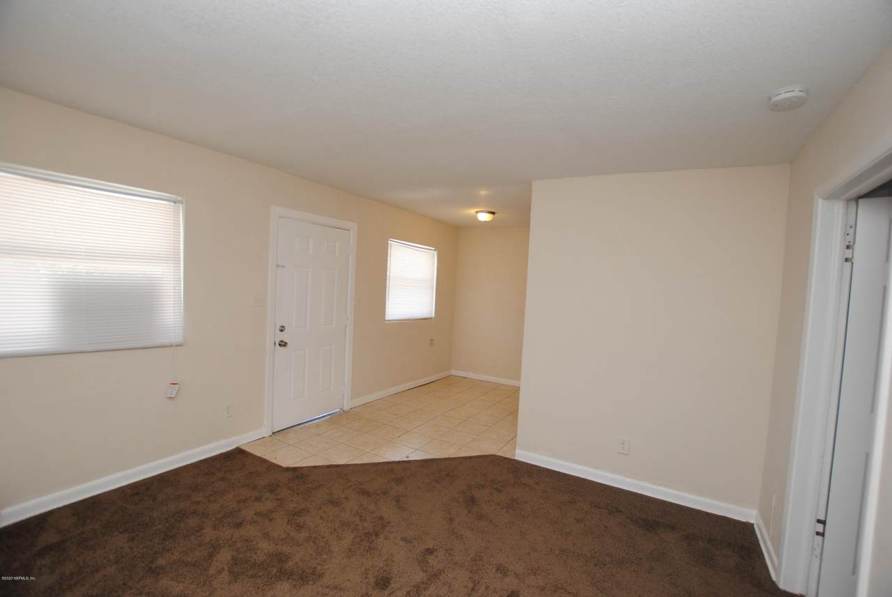 2975 Dellwood Ave - Photo 1