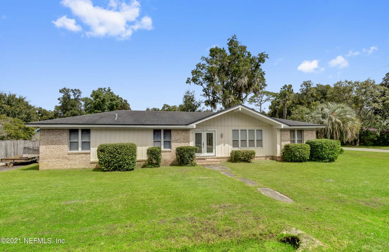 1245 Oakwood Ln - Photo 1